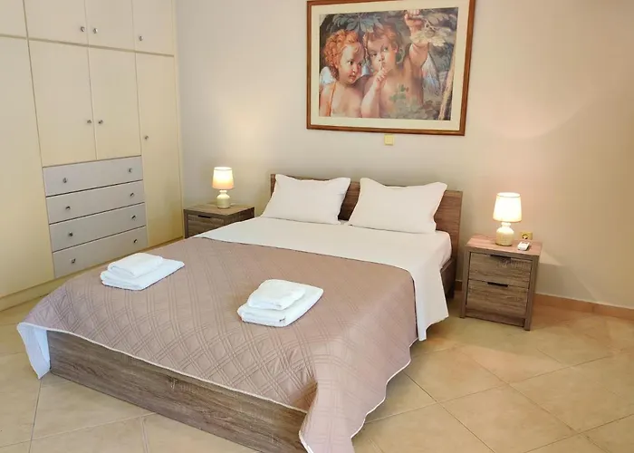 Quiet Luxury Near Center And Port