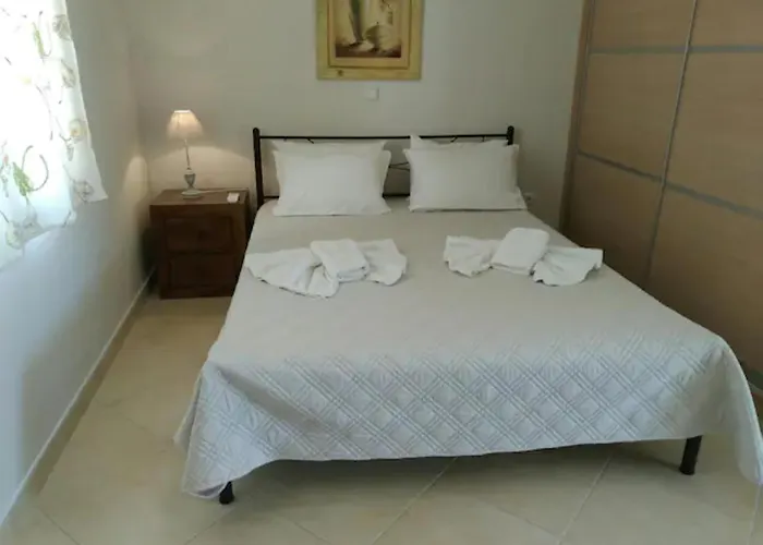 Quiet Luxury Near Center And Port شقة